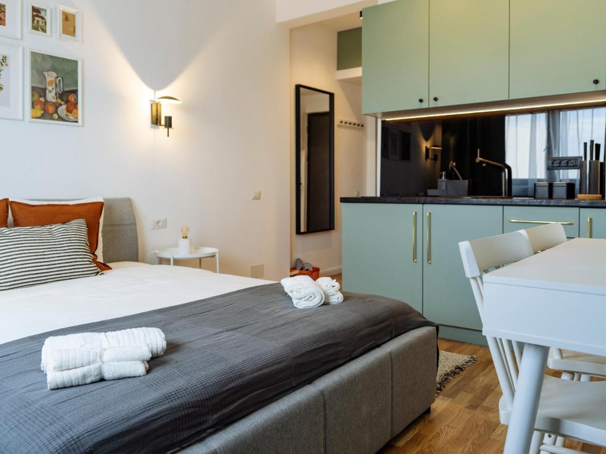 Beautiful Modern Studio - Cismigiu Park - Netflix Bucharest Luaran gambar