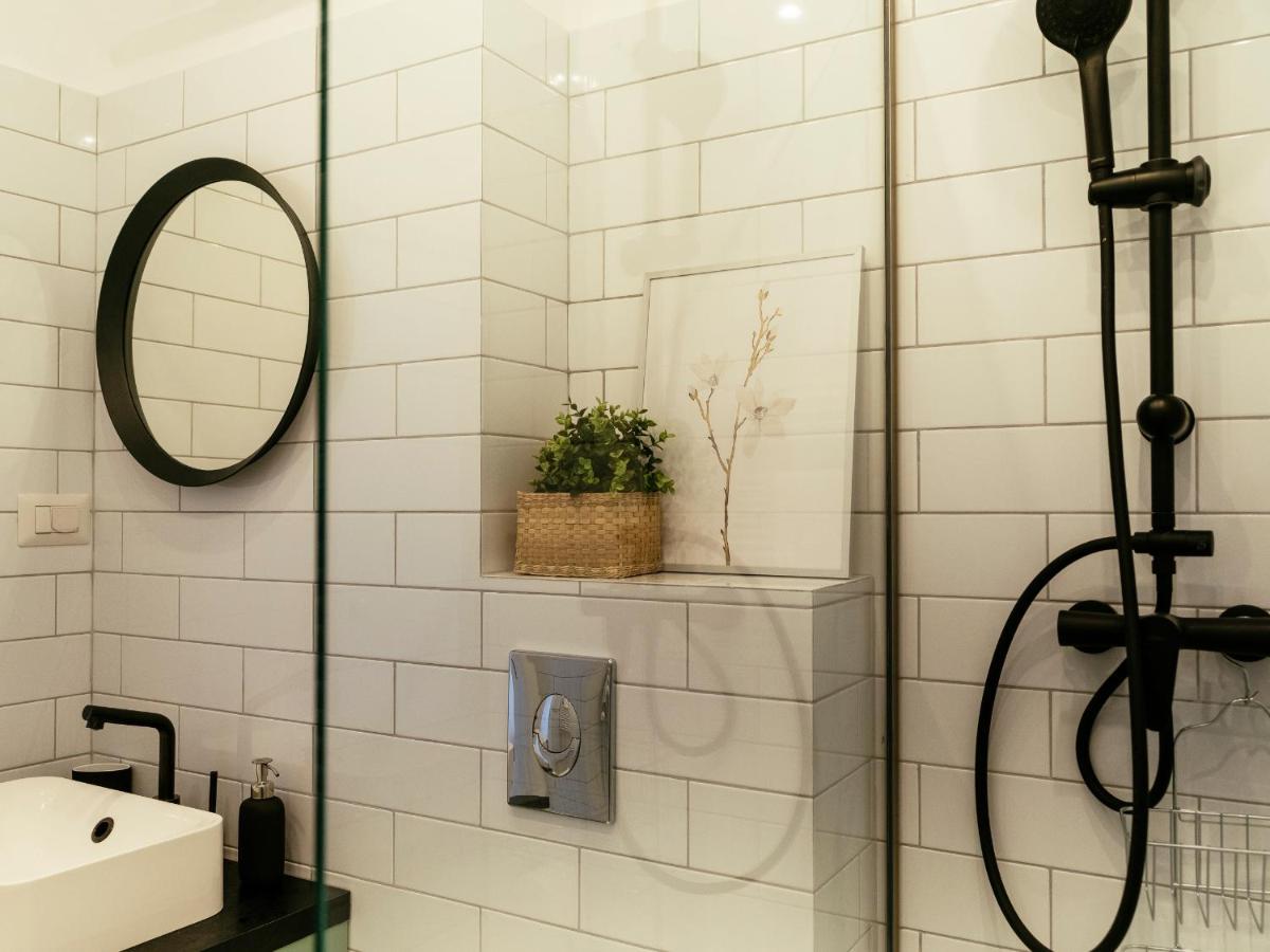 Beautiful Modern Studio - Cismigiu Park - Netflix Bucharest Luaran gambar